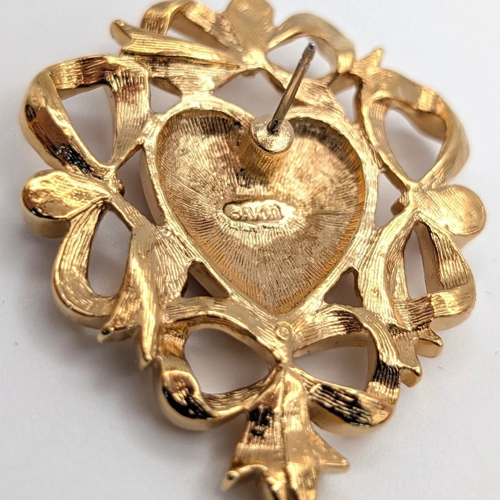 Avon Vintage Red Glitter Enamel Heart Bow Gold Tone Stud Earrings 1.25